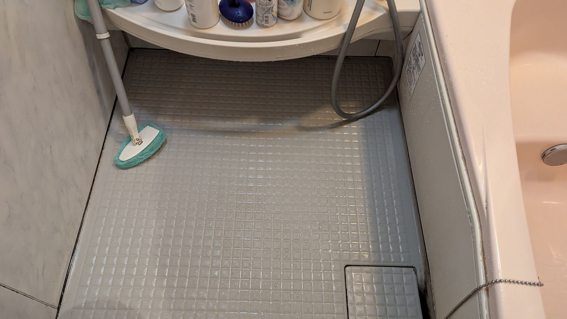 風呂の床 全面掃除後